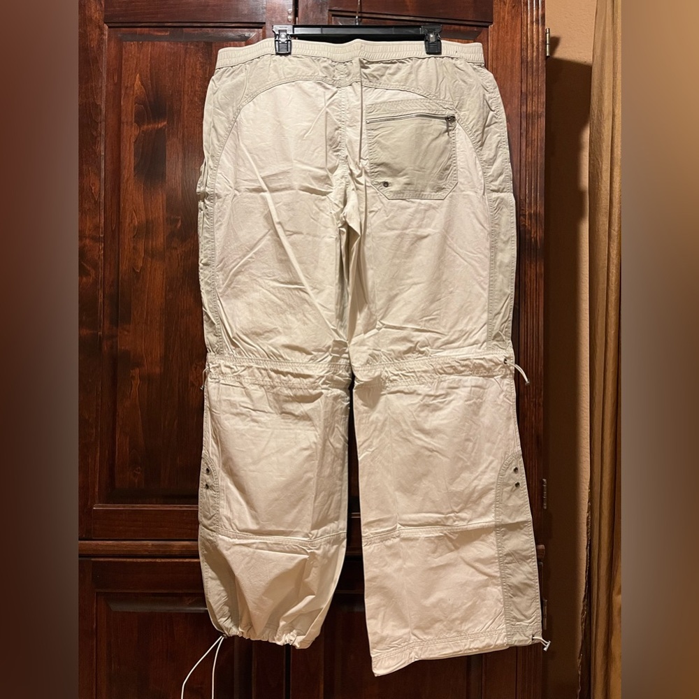 Urban Outfitters windbreaker wide leg pants, elastic waist. Green & ivory. XXL - Picture 6 of 16
